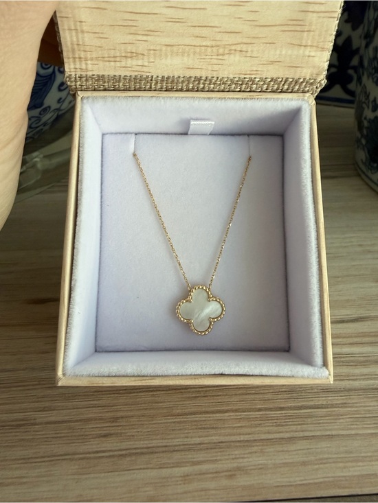 Jewelry - 14k Gold Clover Necklace